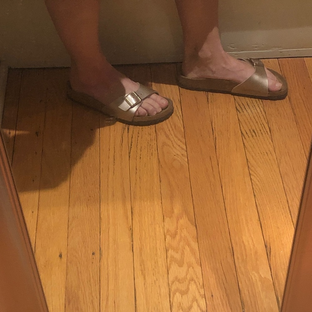 Birkenstock Metallic Bronze Pink Sandals. Size 36. Lightly worn. - Picture 7 of 7